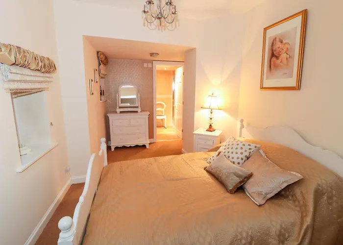 Sneaton Hall 4 * ويتبي