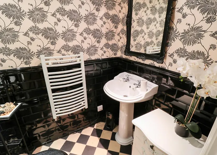 Sneaton Hall 4 ويتبي